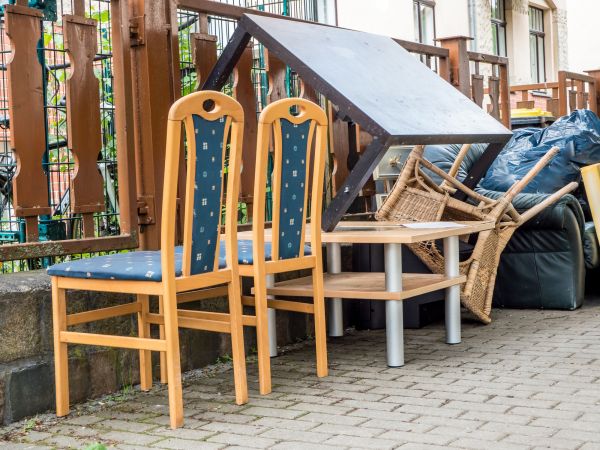 Table Disposal in Woodinville